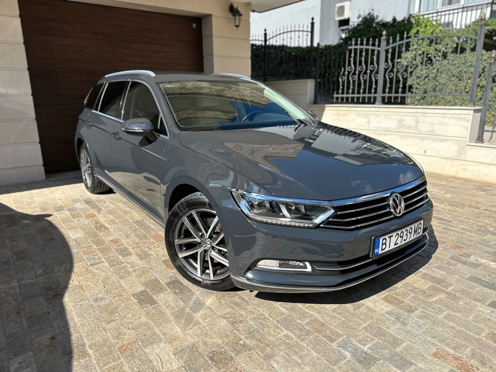 VW Passat 2.0 TDI* РЕАЛНИ КИЛОМЕТРИ* ПЕРФЕКТНА*  - изображение 2