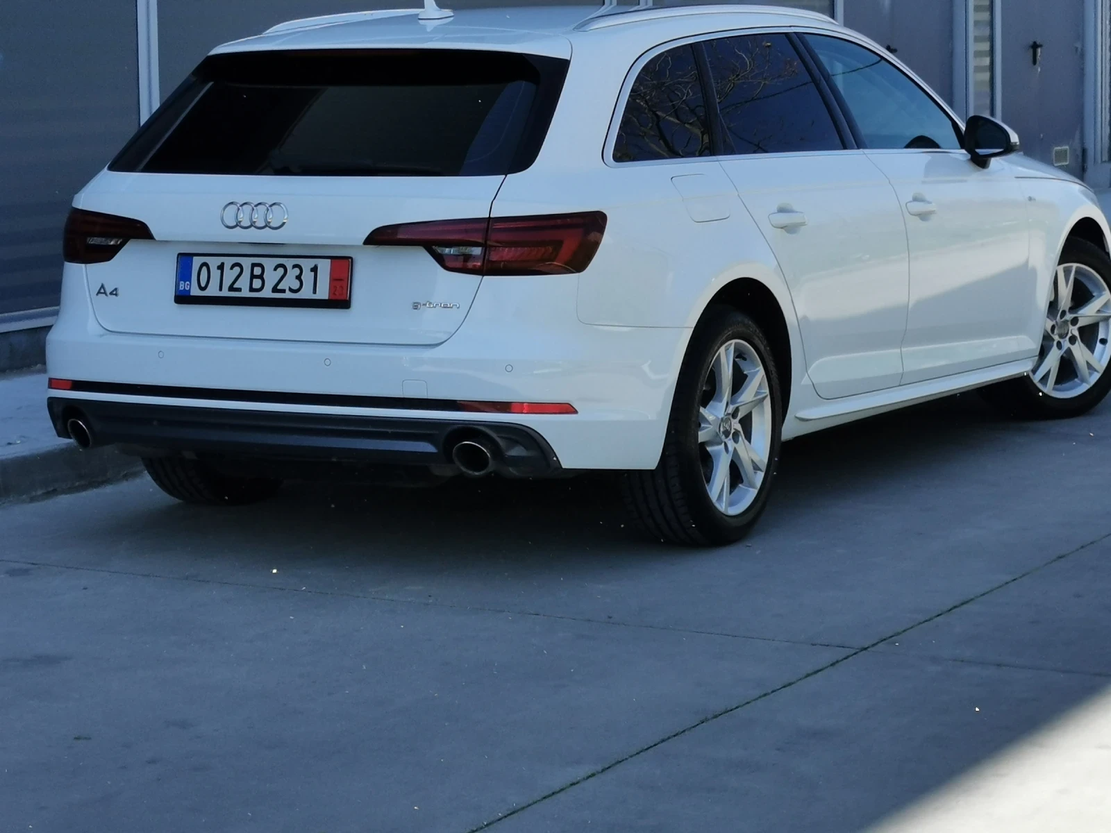 Audi A4 2, 0i-S-"line  - изображение 4