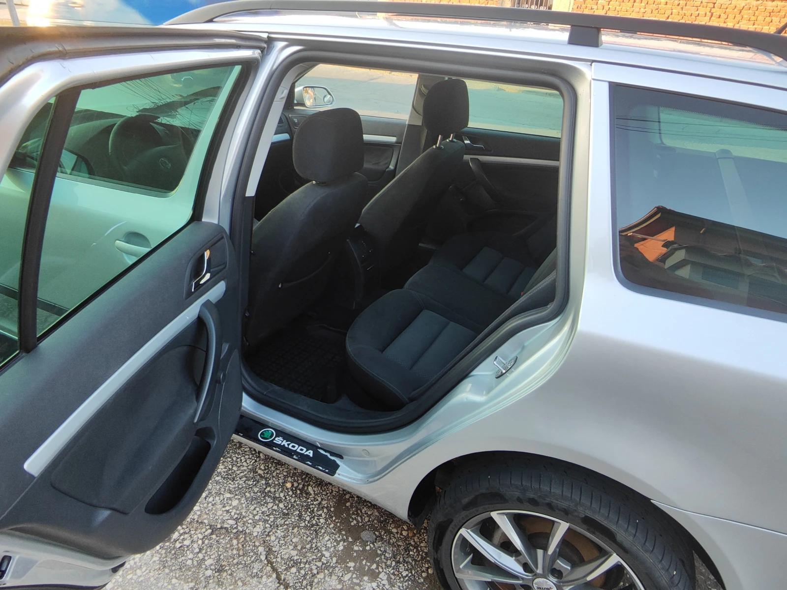 Skoda Octavia  Combi 2.0 FSI 4x4   150 к.с.   ГАЗ - изображение 4