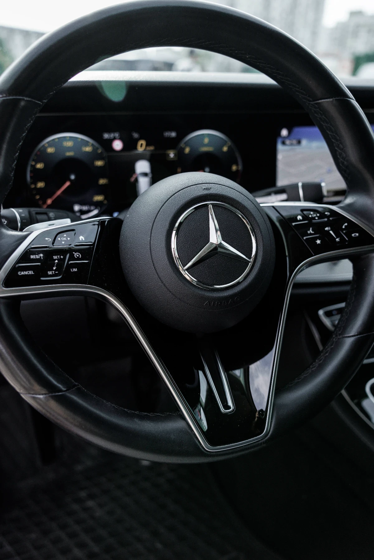 Mercedes-Benz E 220 Първи Собственик от Силвър Стар - ЛИЗИНГОВА  - изображение 10