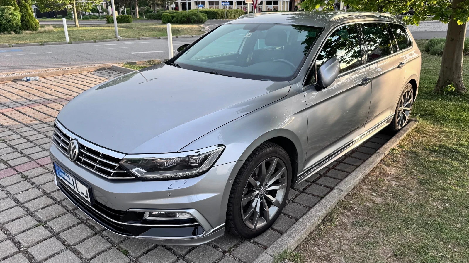 VW Passat 2.0 TDI - R-Line, снимка 3 - Автомобили и джипове - 53759583