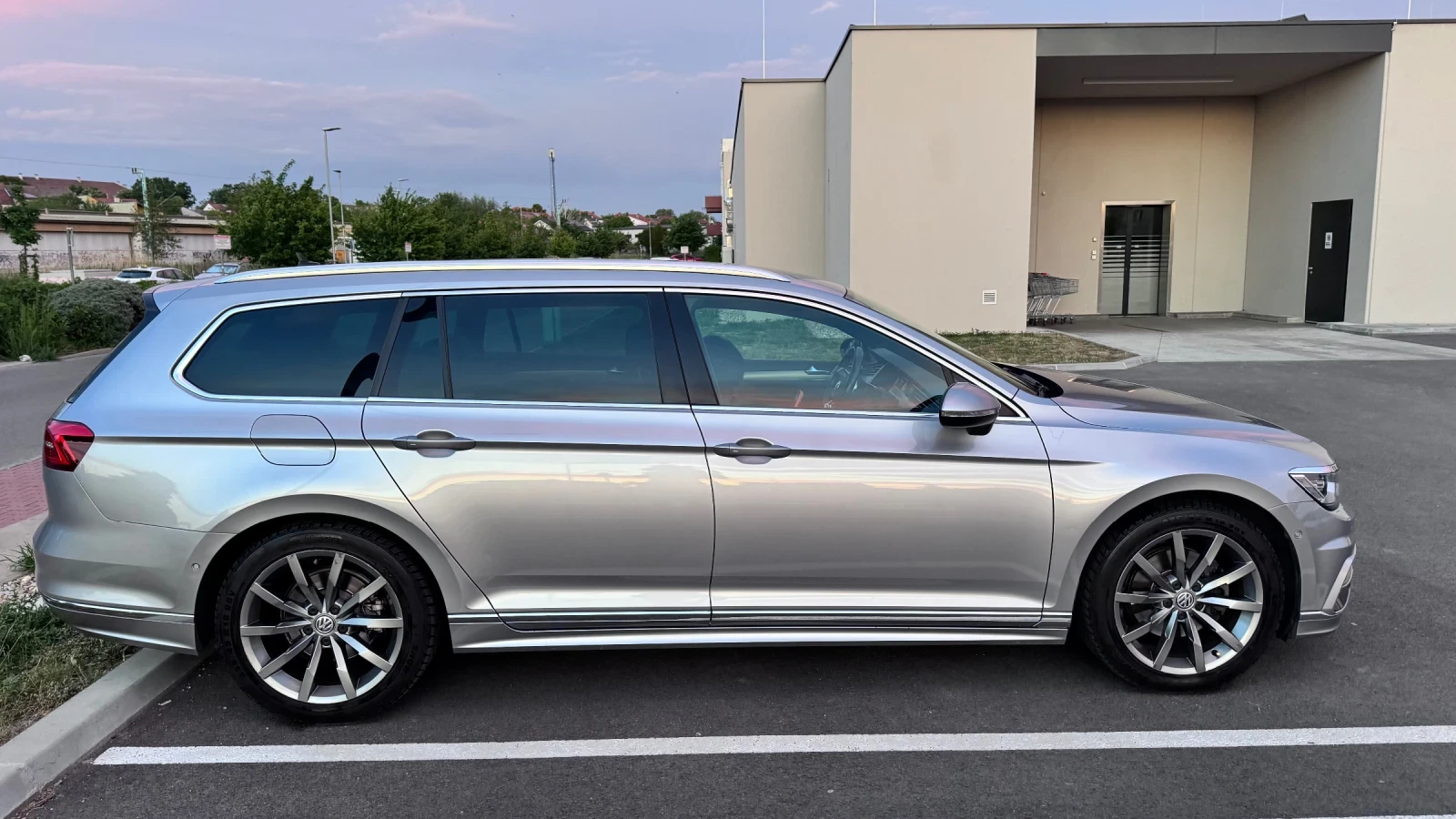 VW Passat 2.0 TDI - R-Line, снимка 9 - Автомобили и джипове - 53759583