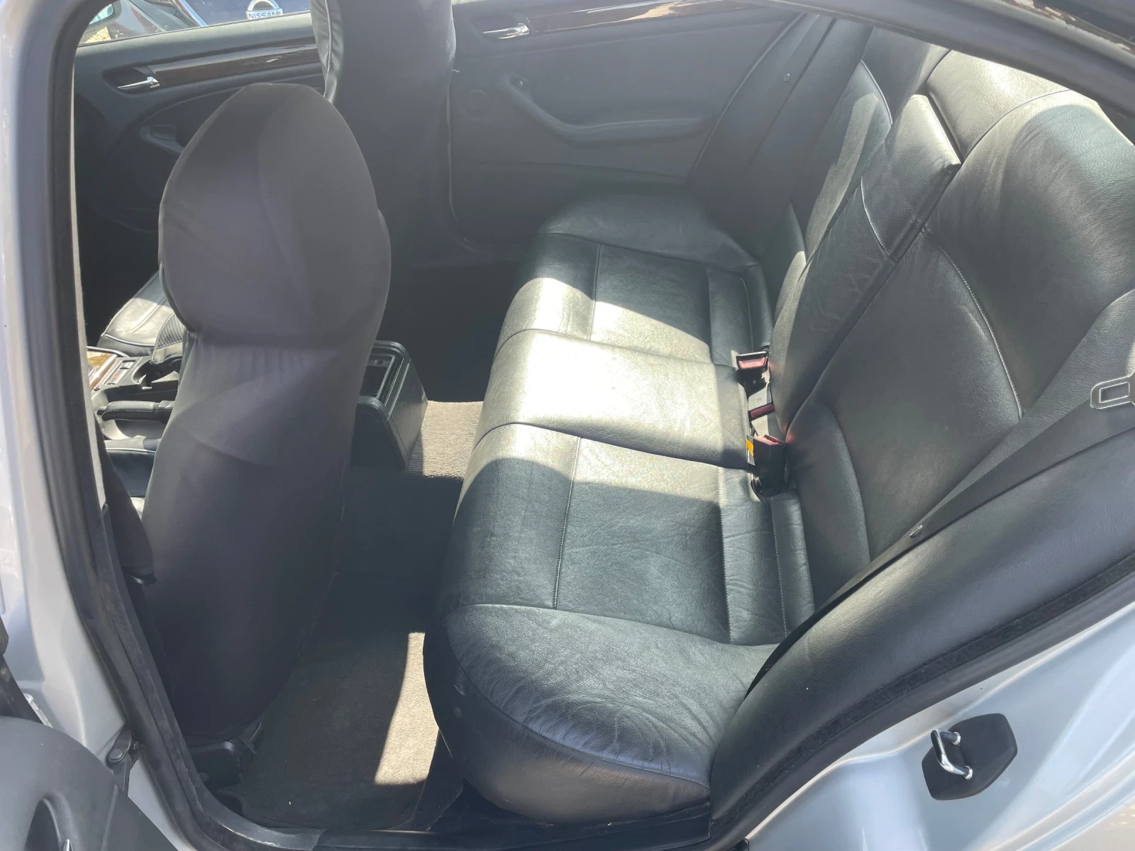 BMW 320 d Navi Top, снимка 11 - Автомобили и джипове - 53832303