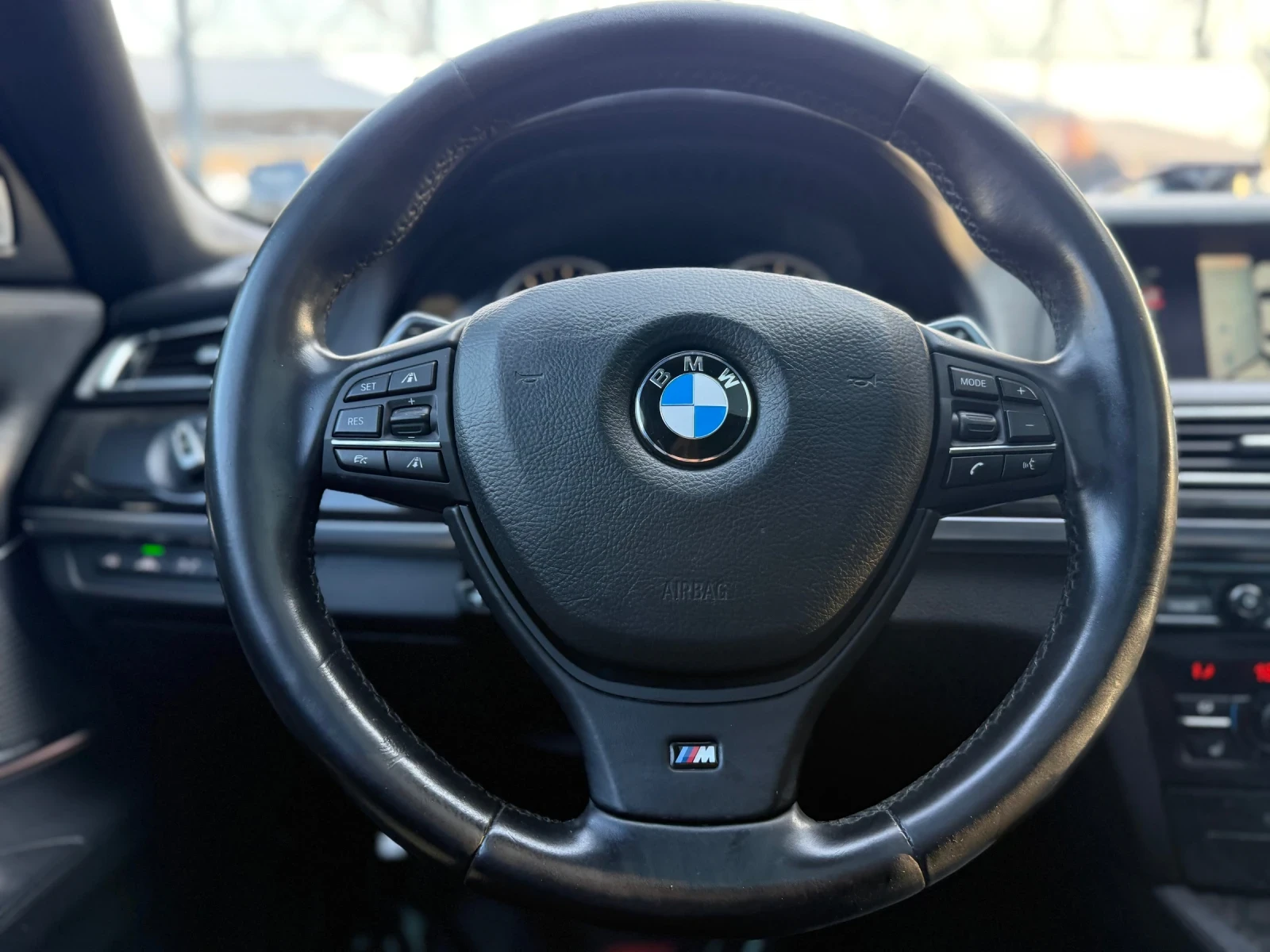 BMW 750 4.4i BiTurbo 449hp. BANG & OLUFSEN , M-pack , K&G, снимка 12 - Автомобили и джипове - 53880328