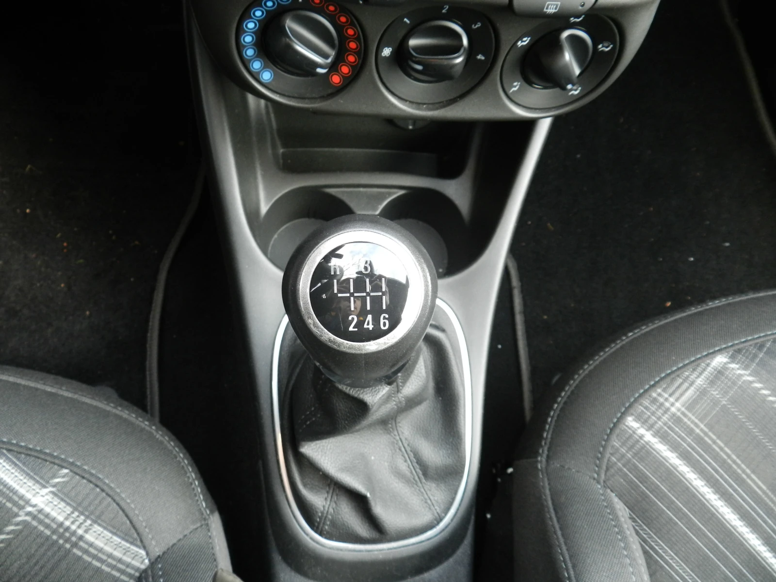 Opel Corsa E-series, снимка 9 - Автомобили и джипове - 53978926