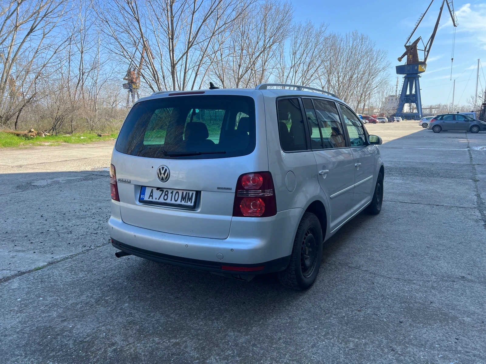 VW Touran 2.0 фабричен метан, снимка 4 - Автомобили и джипове - 53985475