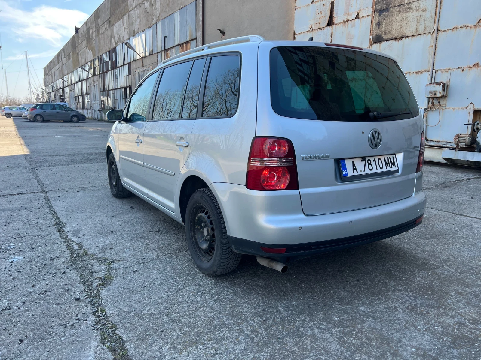VW Touran 2.0 фабричен метан, снимка 5 - Автомобили и джипове - 53985475