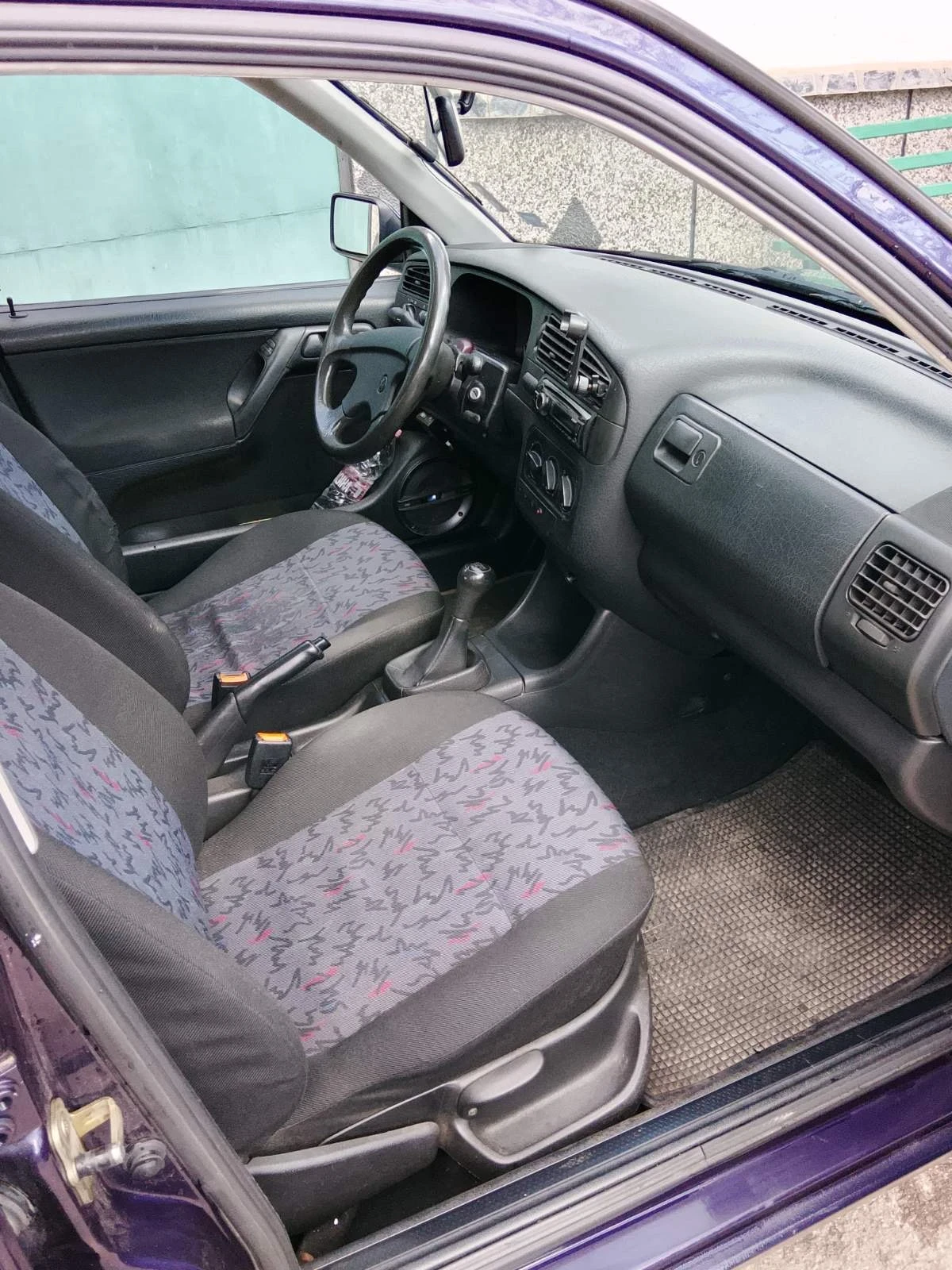VW Golf 1.8 4X4, снимка 4 - Автомобили и джипове - 54573465
