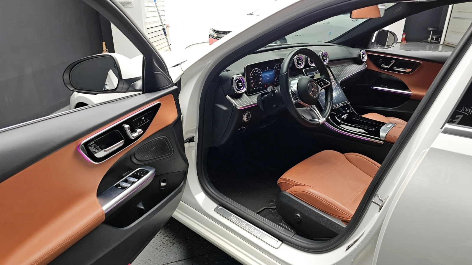 Mercedes-Benz C 300 Avantgarde | W206 | 2023 | Панорамен покрив | , снимка 4 - Автомобили и джипове - 54581859