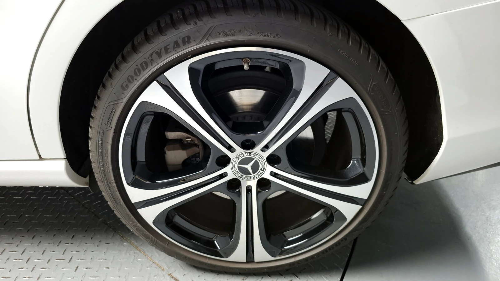 Mercedes-Benz C 300 Avantgarde | W206 | 2023 | Панорамен покрив | , снимка 5 - Автомобили и джипове - 54581859