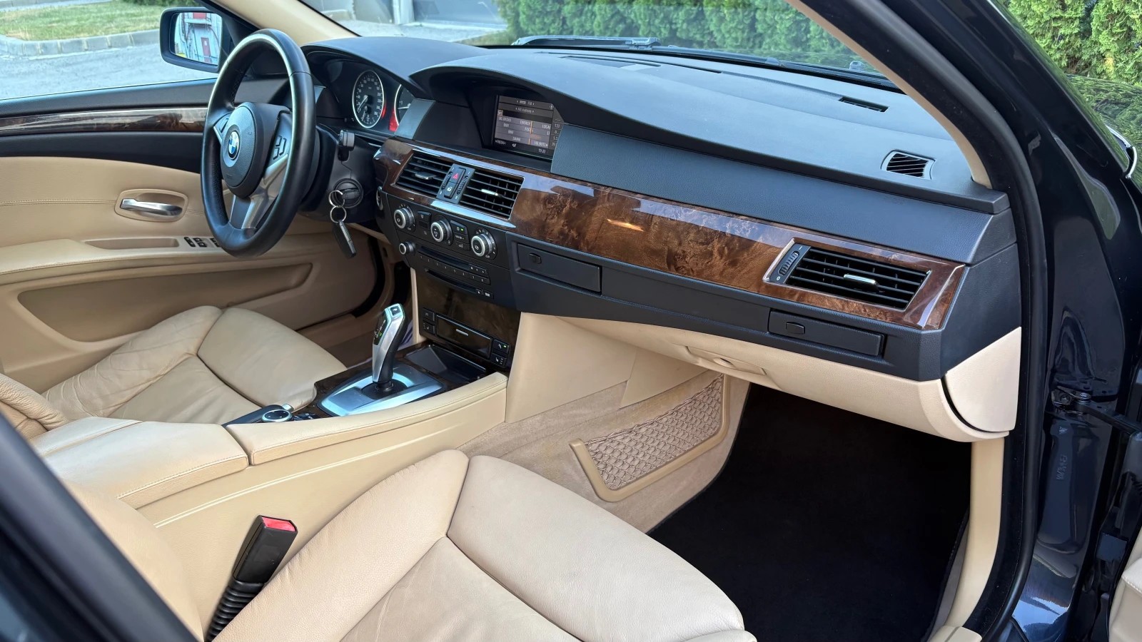 BMW 530 3.0d FACELIFT, снимка 13 - Автомобили и джипове - 55193720