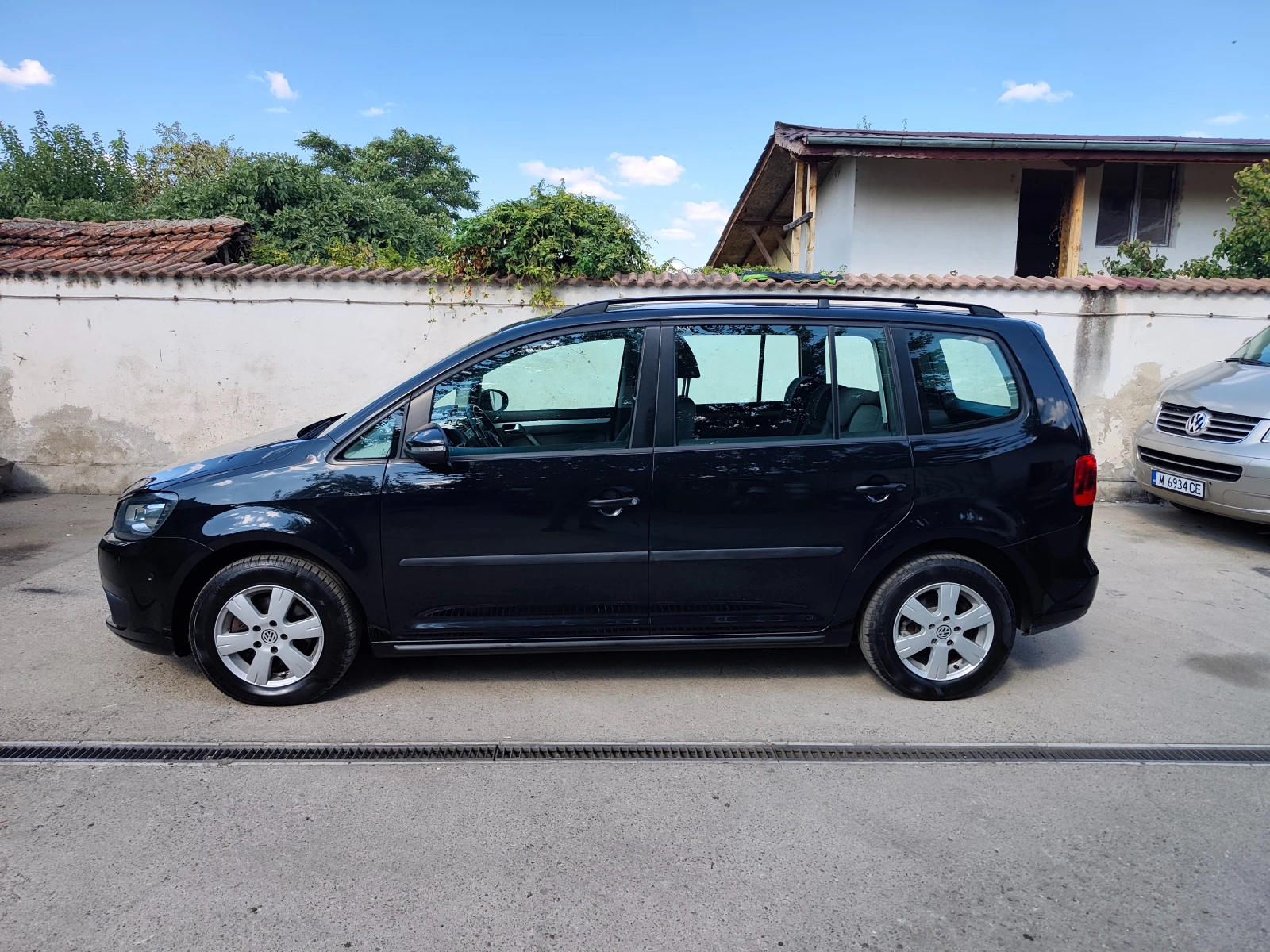 VW Touran 1.6TDI Highline , снимка 3 - Автомобили и джипове - 56293615