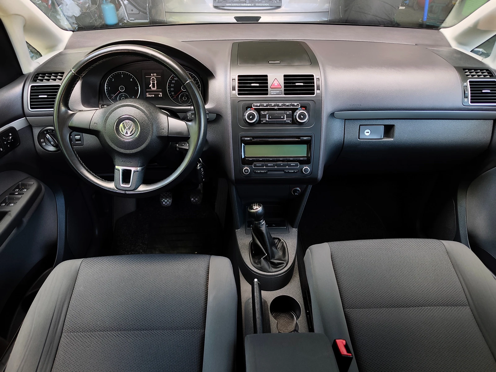 VW Touran 1.6TDI Highline , снимка 12 - Автомобили и джипове - 56293615