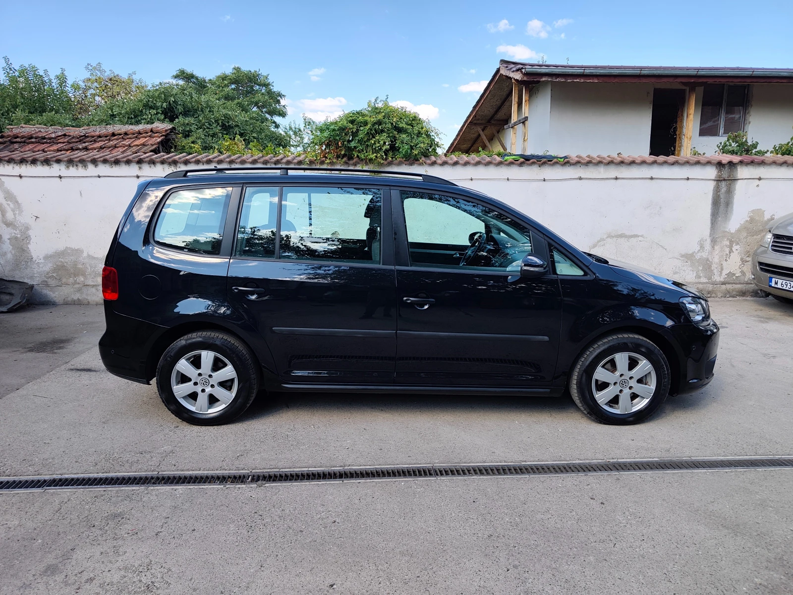 VW Touran 1.6TDI Highline , снимка 6 - Автомобили и джипове - 56293615