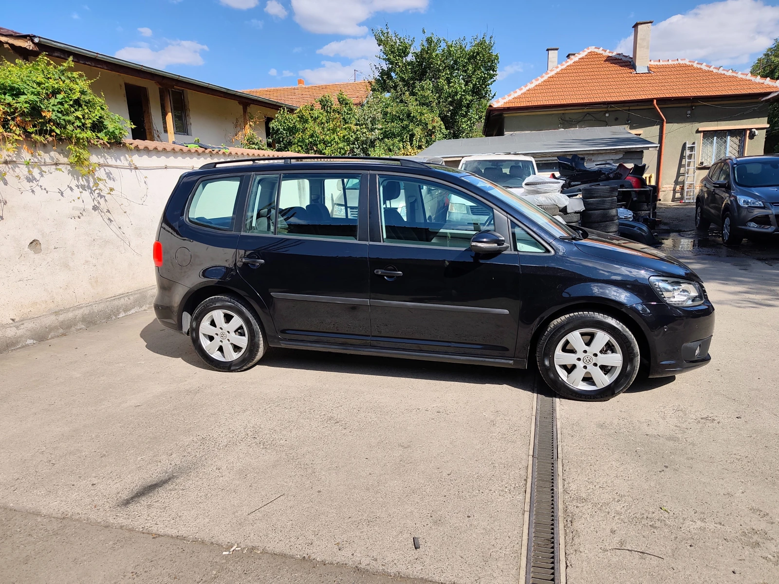 VW Touran 1.6TDI Highline , снимка 8 - Автомобили и джипове - 56293615