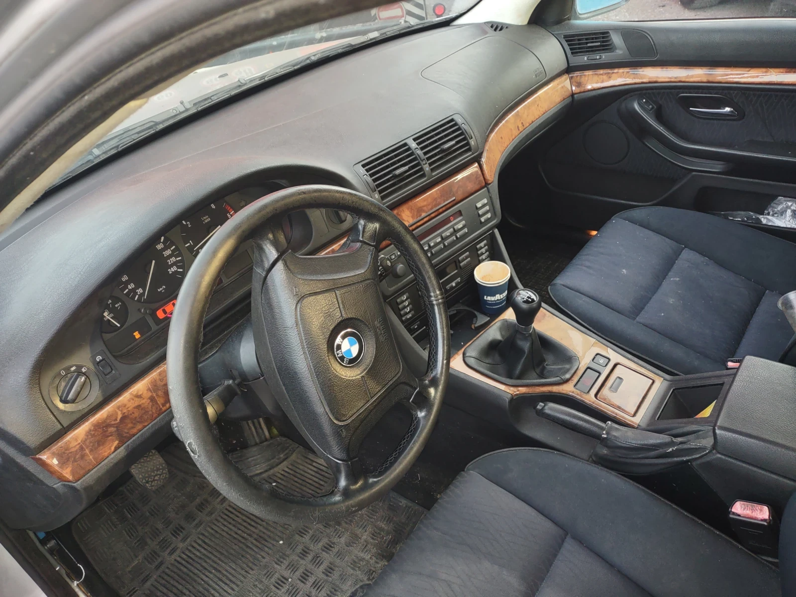 BMW 525, снимка 8 - Автомобили и джипове - 56342404