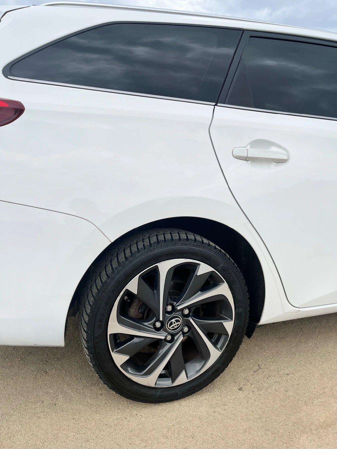 Toyota Auris, снимка 12 - Автомобили и джипове - 56512486