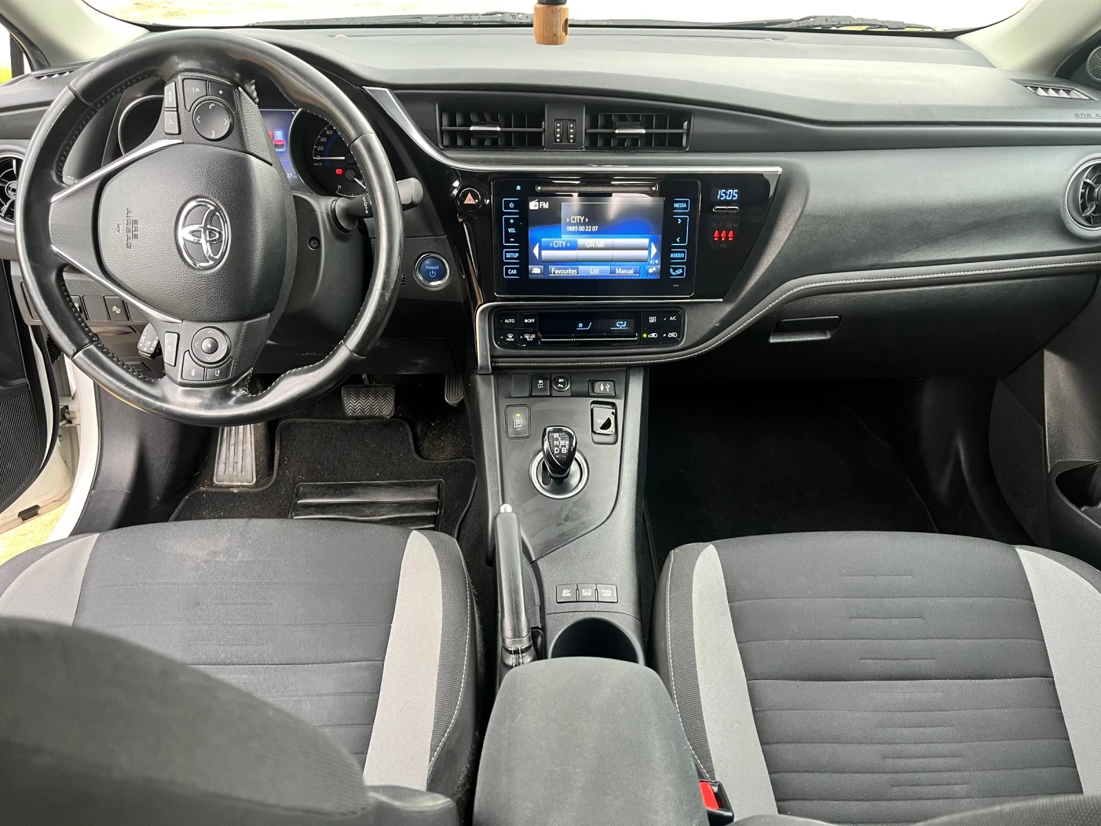 Toyota Auris, снимка 17 - Автомобили и джипове - 56512486