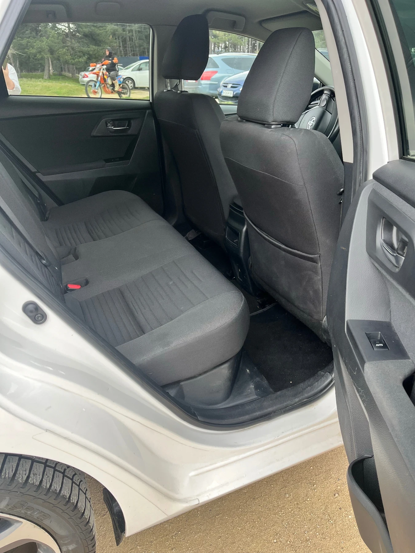 Toyota Auris, снимка 2 - Автомобили и джипове - 56512486