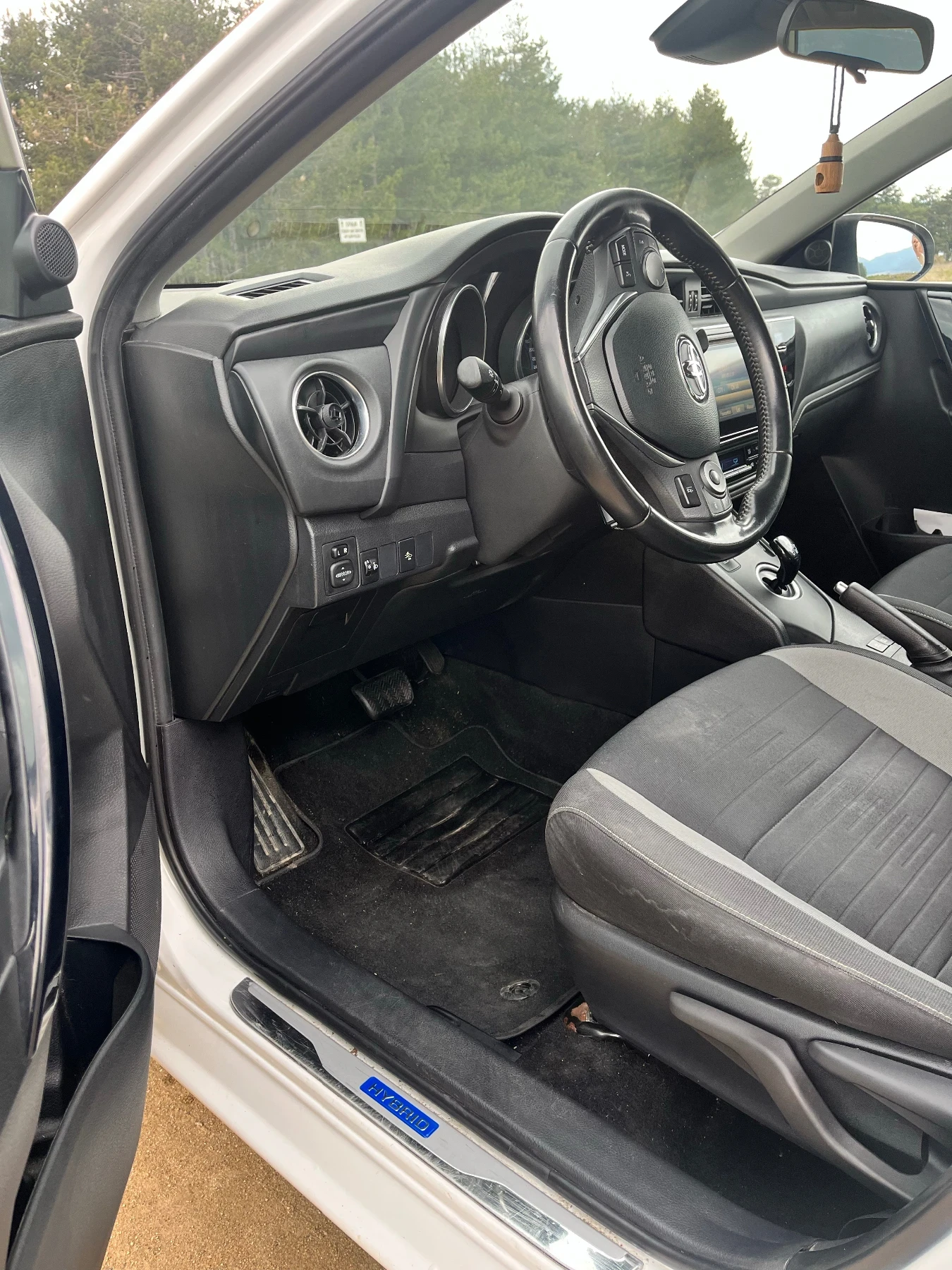 Toyota Auris, снимка 13 - Автомобили и джипове - 56512486
