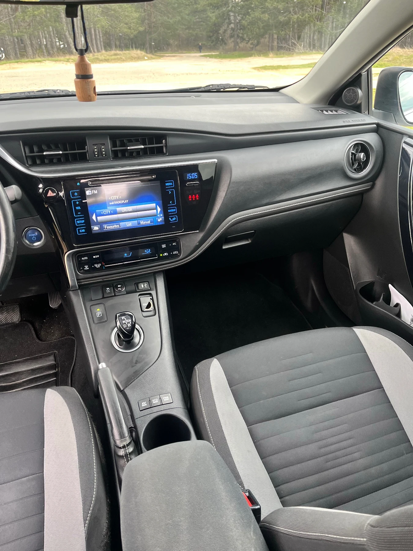Toyota Auris, снимка 16 - Автомобили и джипове - 56512486