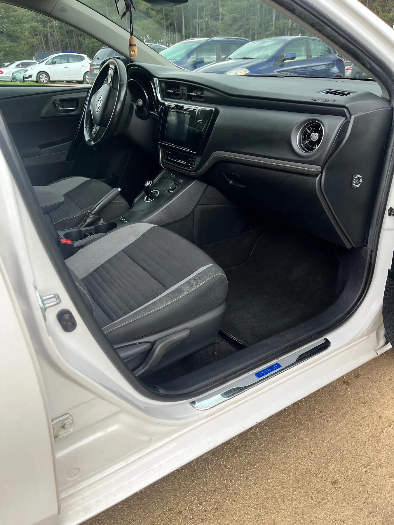 Toyota Auris, снимка 5 - Автомобили и джипове - 56512486