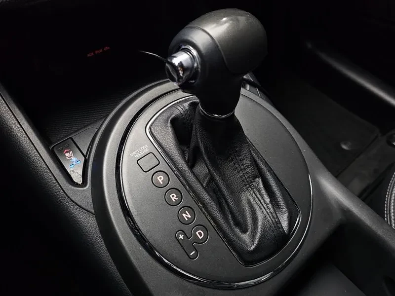 Kia Sportage R 2WD PREMIUM, снимка 9 - Автомобили и джипове - 55789112