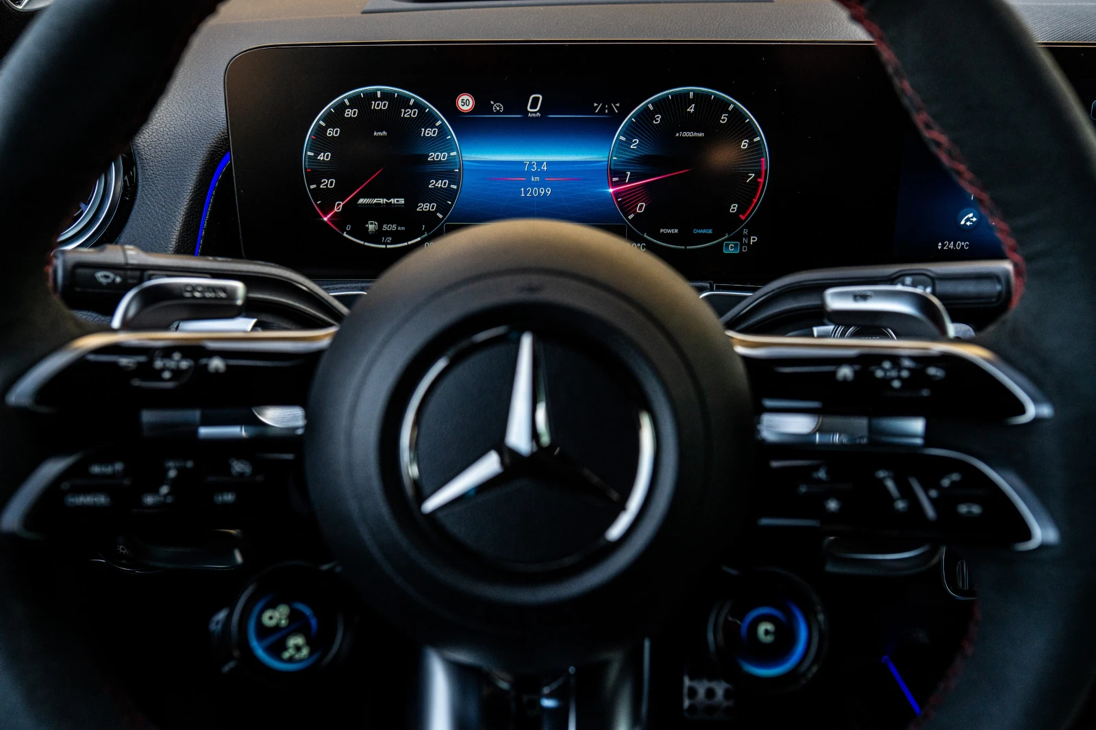 Mercedes-Benz GLB 35 AMG, снимка 15 - Автомобили и джипове - 53991146