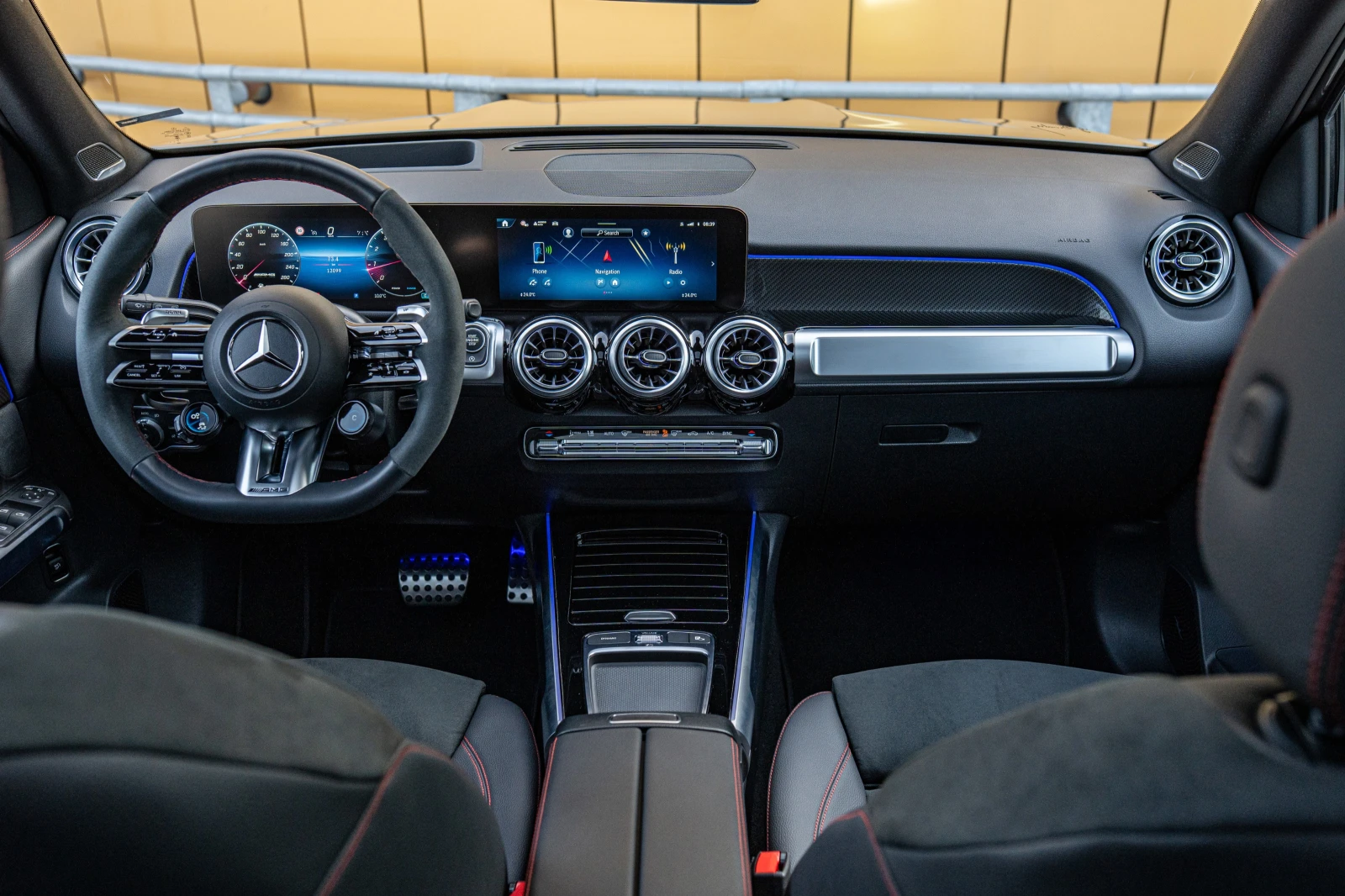 Mercedes-Benz GLB 35 AMG, снимка 14 - Автомобили и джипове - 53991146