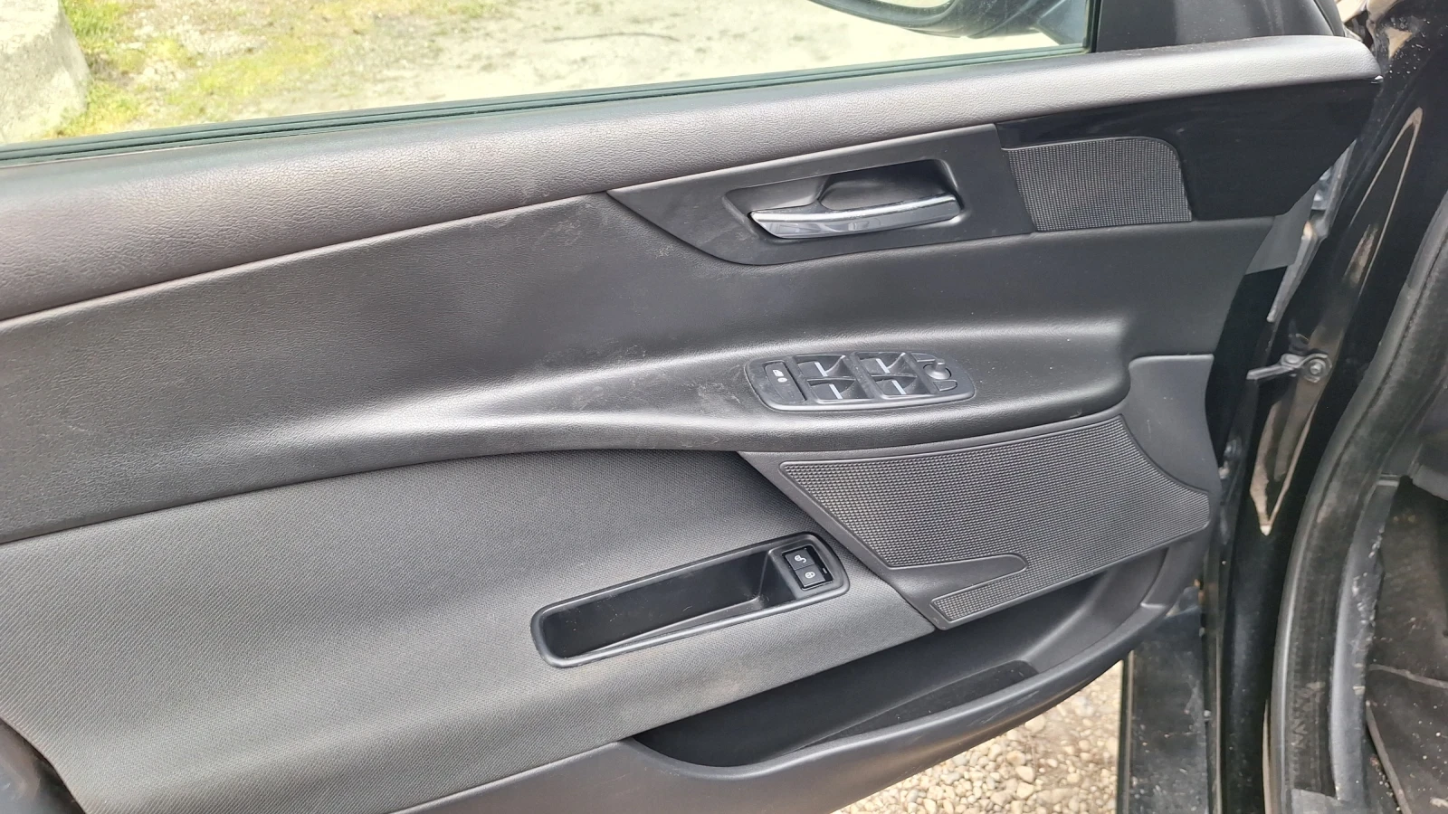 Jaguar XE 2.0D, снимка 13 - Автомобили и джипове - 54487118