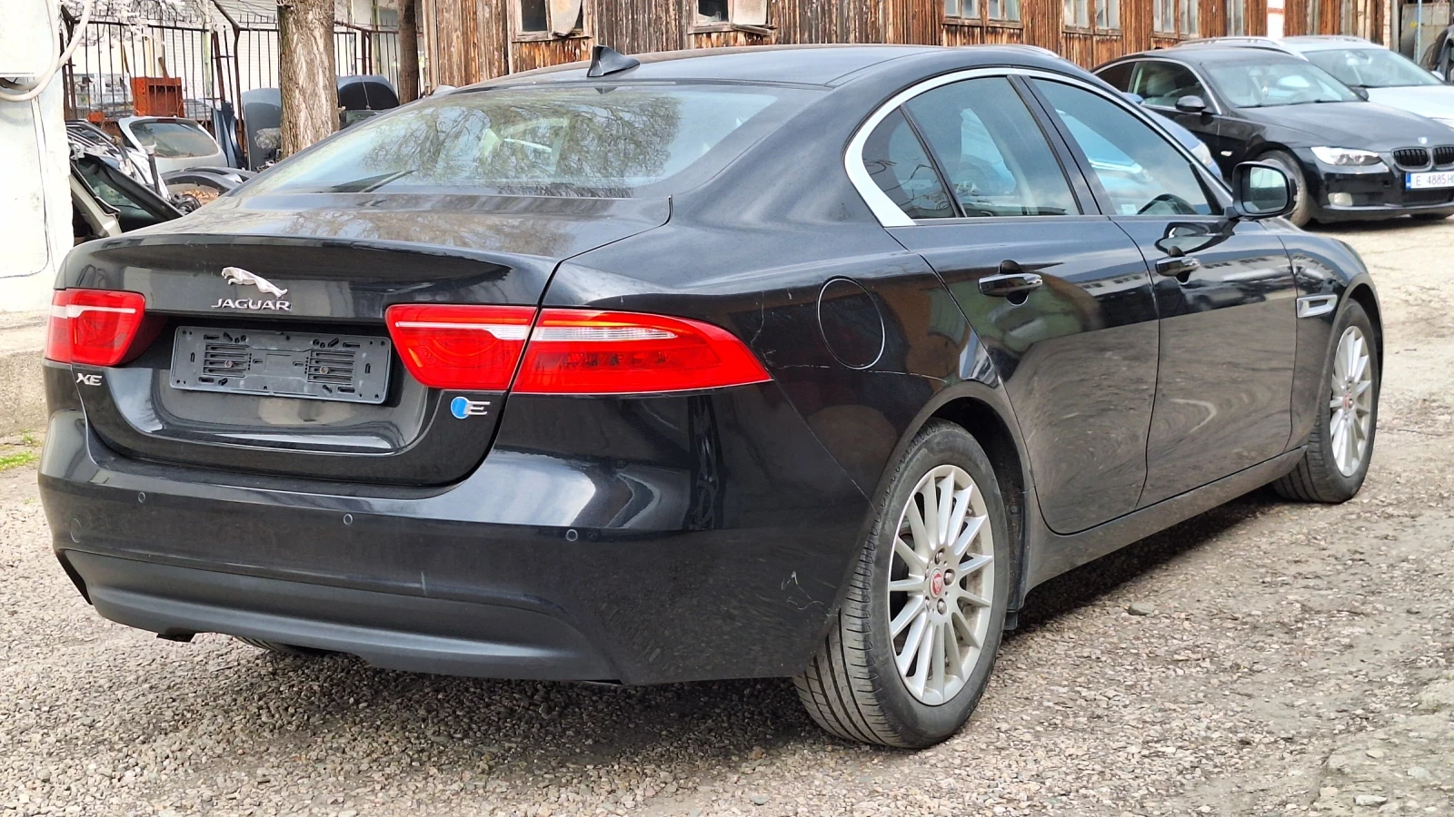 Jaguar XE 2.0D, снимка 4 - Автомобили и джипове - 54487118