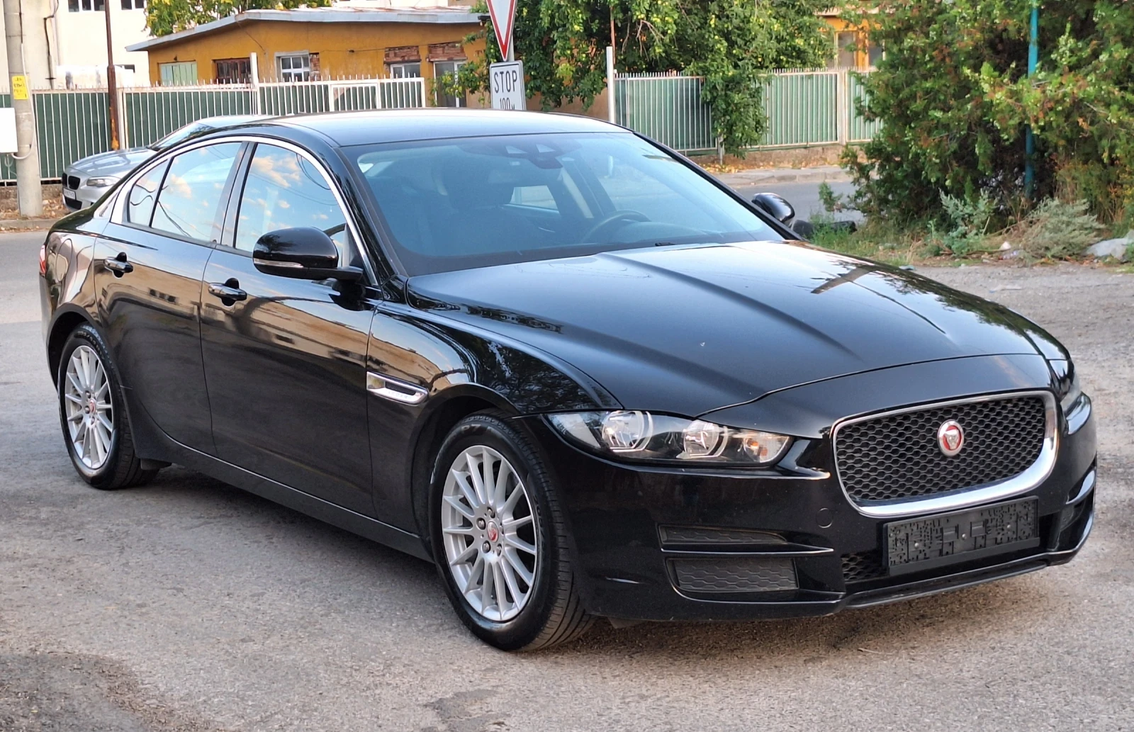 Jaguar XE 2.0D