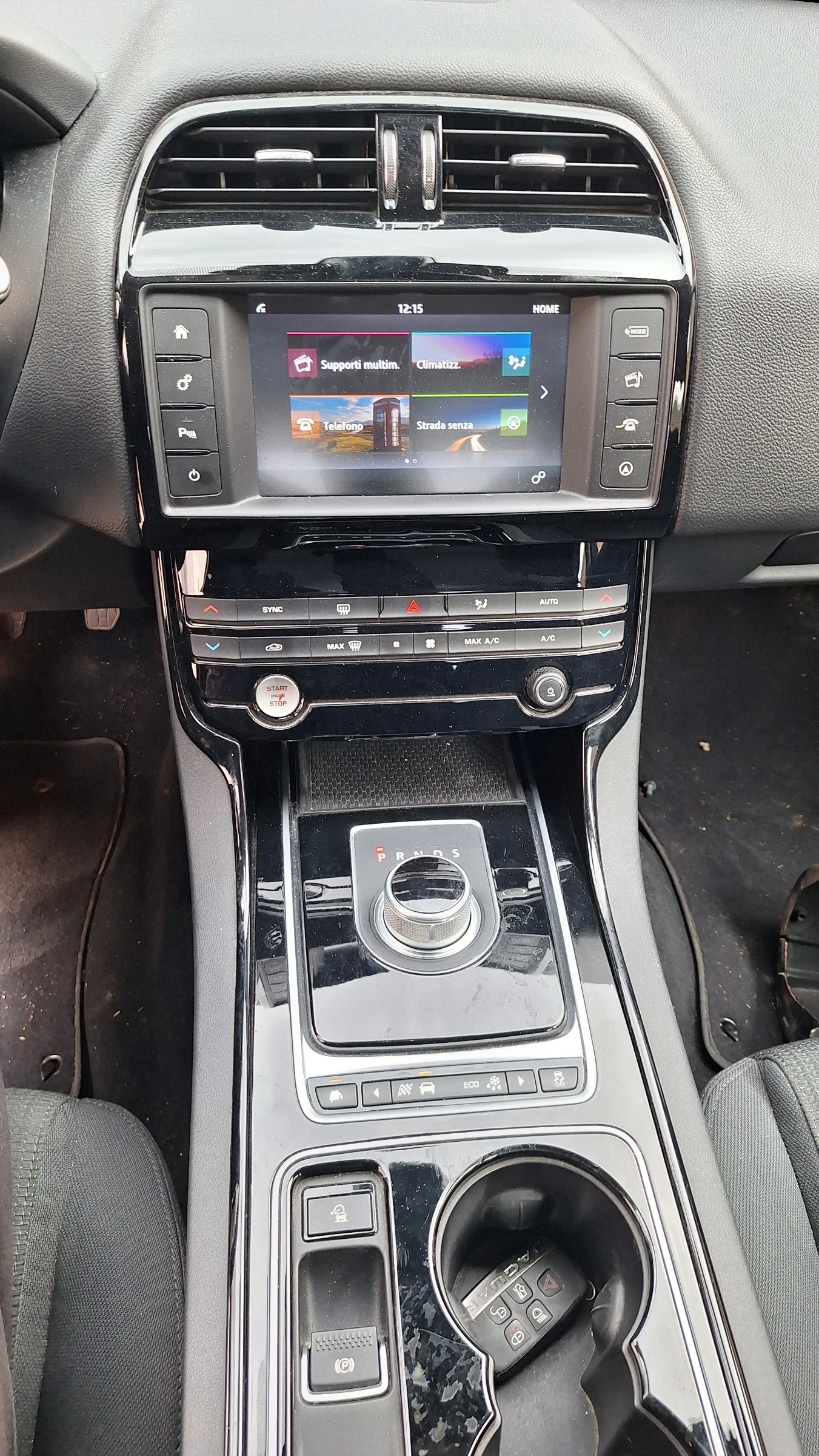 Jaguar XE 2.0D, снимка 14 - Автомобили и джипове - 54487118