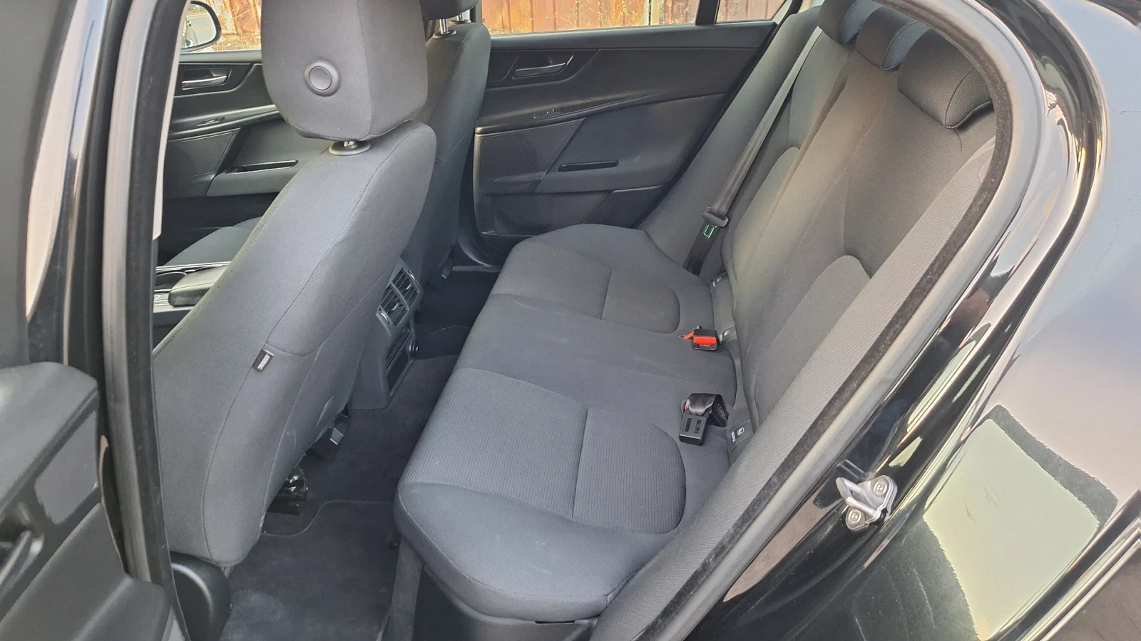 Jaguar XE 2.0D | Mobile.bg � ����������� 11