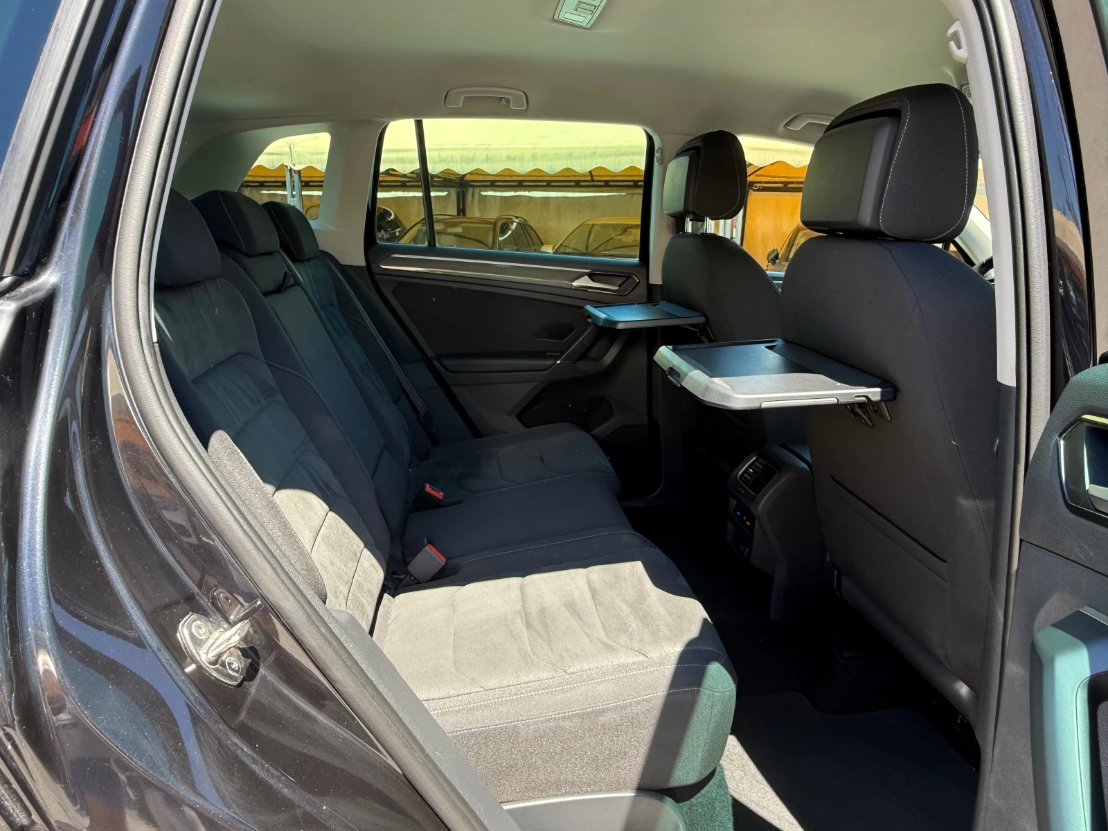 VW Tiguan 2.0TDI 4-MOTION DSG FULL !!! 100% РЕАЛНИ КИЛОМЕТРИ, снимка 15 - Автомобили и джипове - 54911074