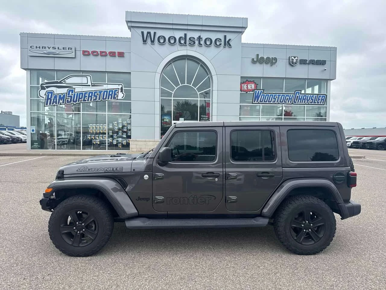 Jeep Wrangler * Sahara * CARFAX * ОПЦИЯ ЗА ФИНАНСИРАНЕ, снимка 2 - Автомобили и джипове - 55326814