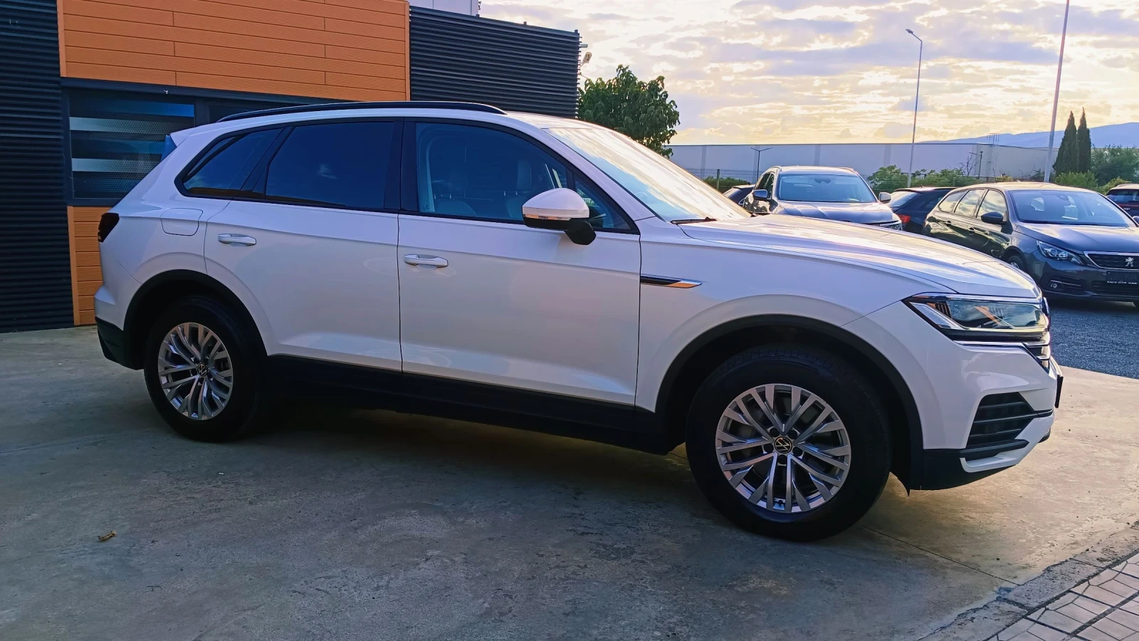 VW Touareg 3.0TDI/4-motion/NAVI/DISTRONIC/Камера, снимка 4 - Автомобили и джипове - 55400999