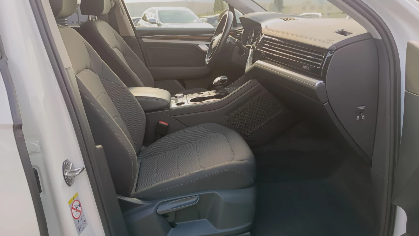 VW Touareg 3.0TDI/4-motion/NAVI/DISTRONIC/Камера, снимка 15 - Автомобили и джипове - 55400999