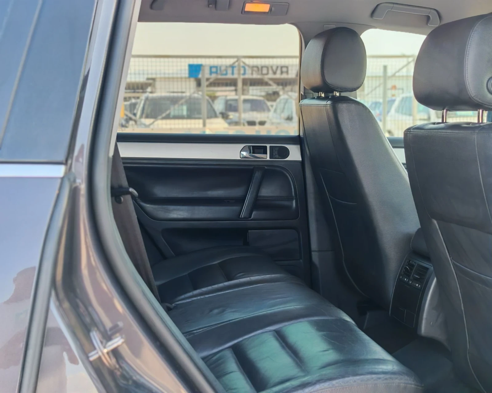 VW Touareg 3.0 ДИЗЕЛ 224 К.С.FACELIFT АВТОМАТ!152 000 КМ! НОВ, снимка 12 - Автомобили и джипове - 55647041