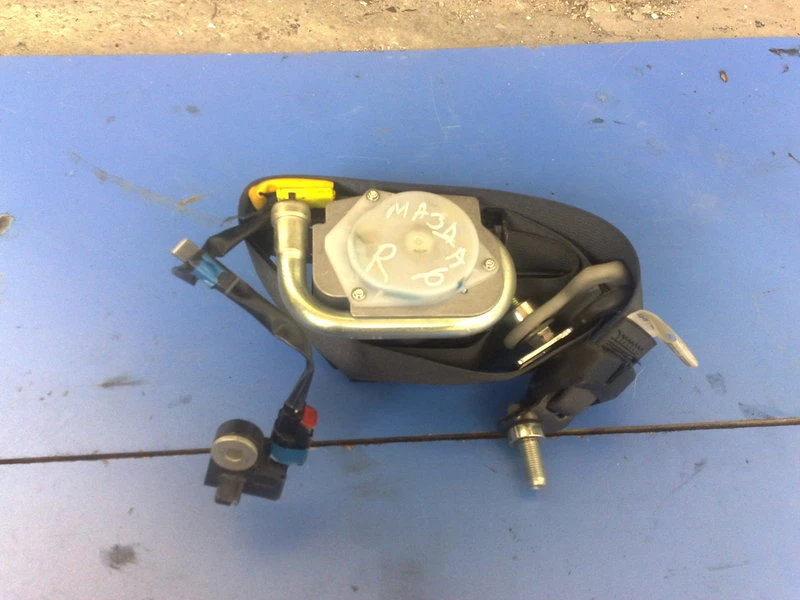 колан предпазен преден десен за Мазда 6 комби (ч)