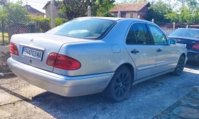 Mercedes-Benz E 220, снимка 3