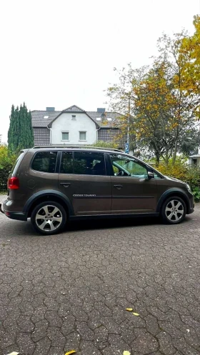 Обява за продажба на VW Touran Cross ~19 999 лв. - изображение 1