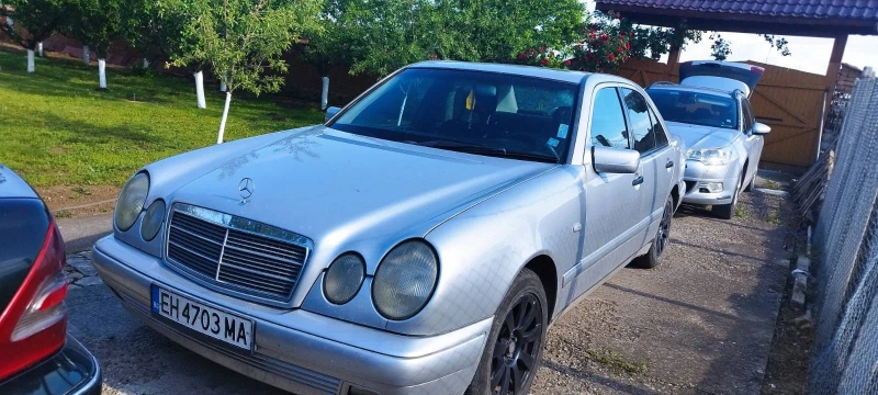 Mercedes-Benz E 220, снимка 2 - Автомобили и джипове - 48950821