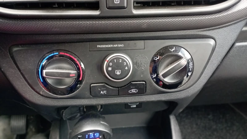 Hyundai I10, снимка 12 - Автомобили и джипове - 52883096