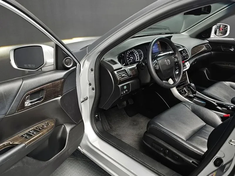 Honda Accord 2.4 Бензин, снимка 9 - Автомобили и джипове - 55568943