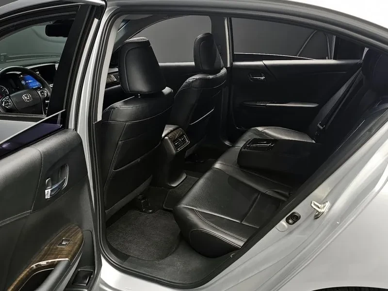 Honda Accord 2.4 Бензин, снимка 10 - Автомобили и джипове - 55568943