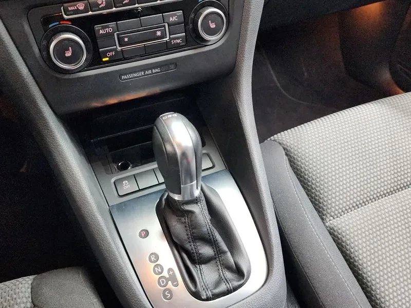 VW Golf 2.0 Tdi Style Edition, снимка 8 - Автомобили и джипове - 55748560