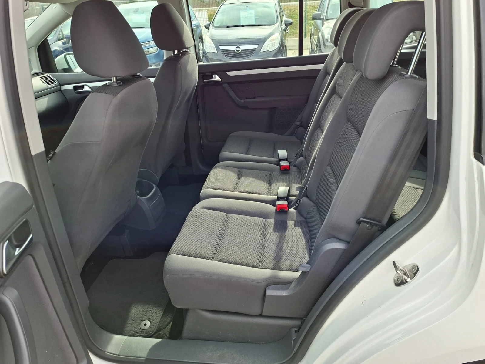 VW Touran 1, 6 tdi 7 места - изображение 10