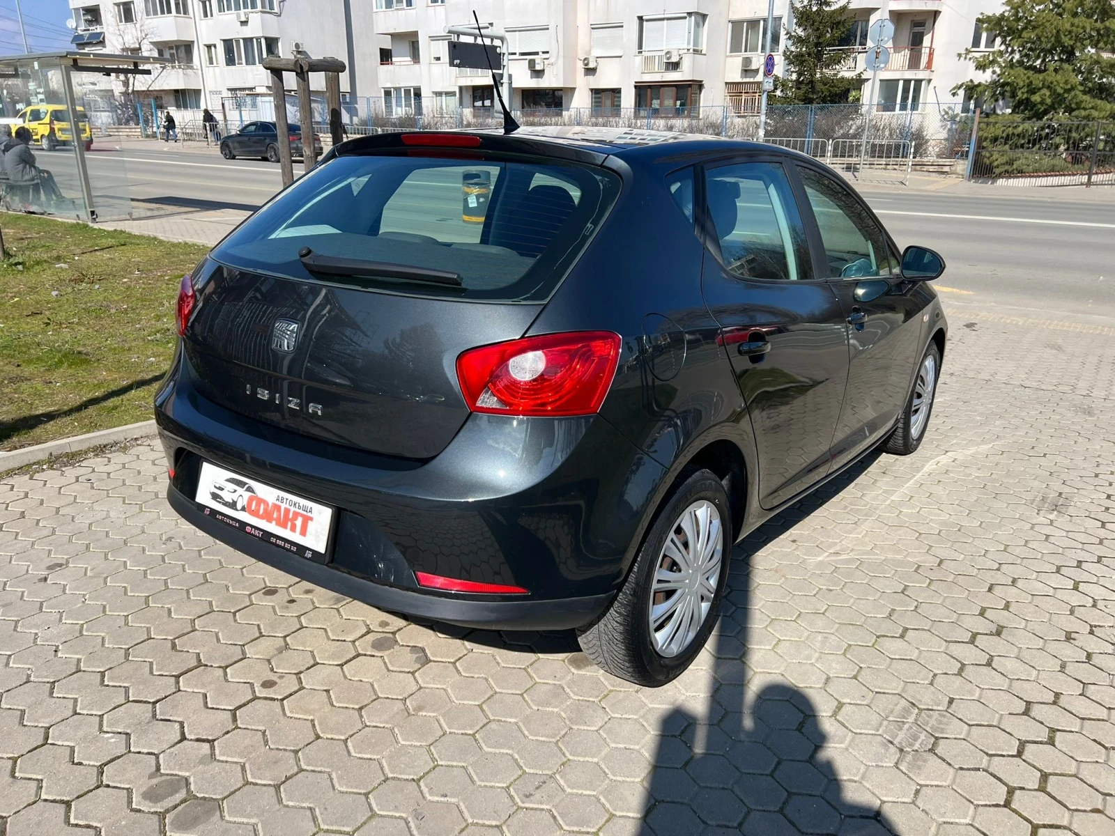 Seat Ibiza 1.2i, снимка 4 - Автомобили и джипове - 53743227