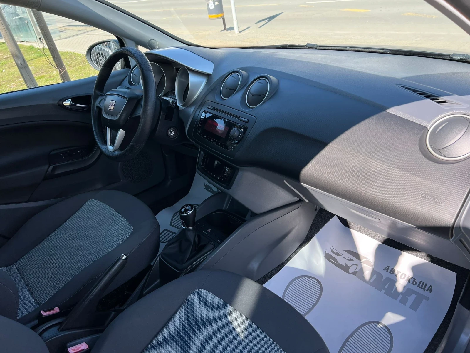 Seat Ibiza 1.2i, снимка 10 - Автомобили и джипове - 53743227